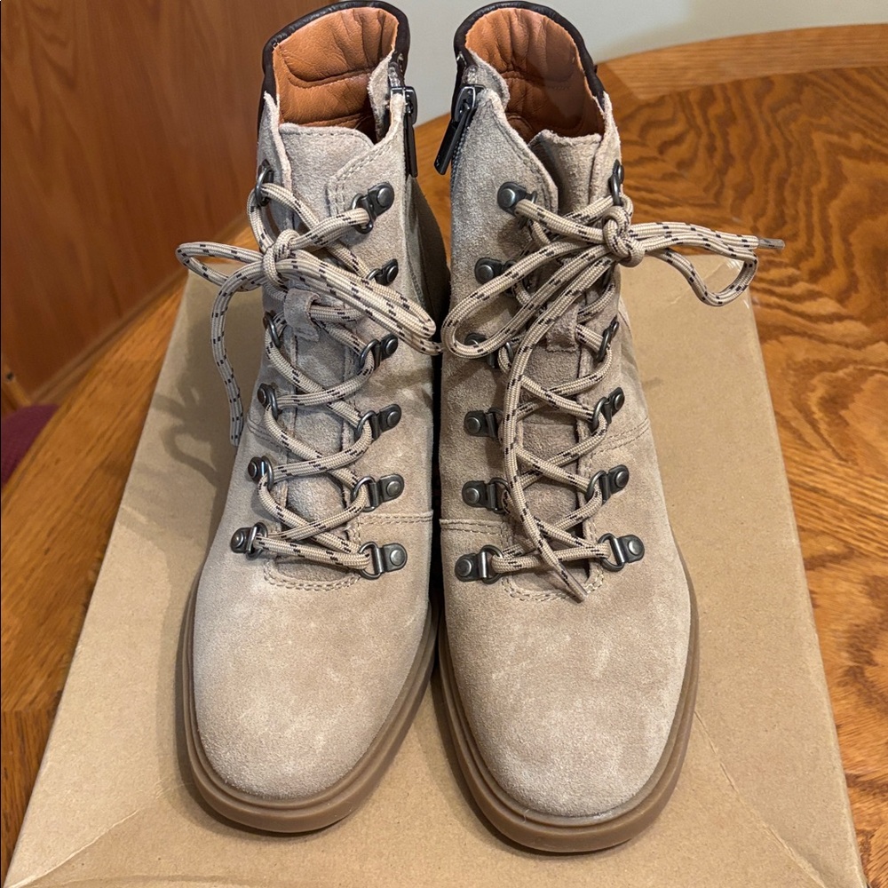 Lucky Brand NWT Suede Lace Up Tan Boots for Women